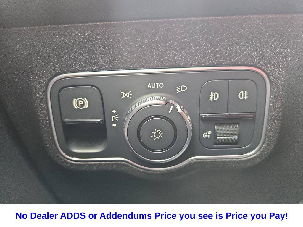 Used 2023 Mercedes-Benz GLB 250 4MATIC w/ Premium Package image 30