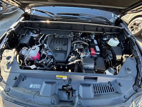 Used 2025 Toyota Highlander LE image 32