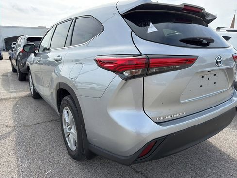 Used 2022 Toyota Highlander LE image 5