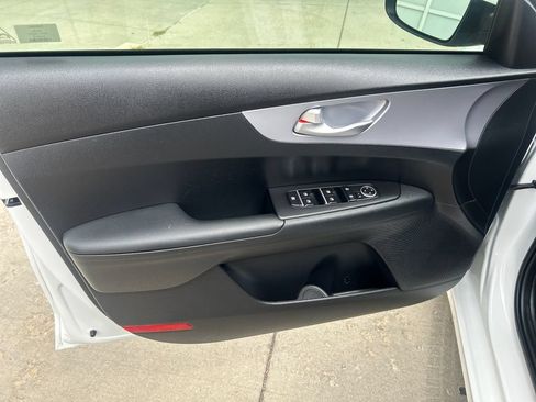 Used 2024 Kia Forte LXS FWD image 11