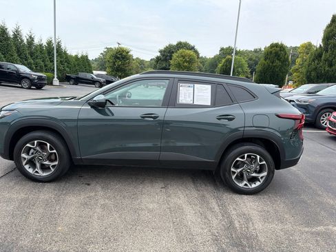 Used 2025 Chevrolet Trax LT w/ Driver Confidence Package FWD image 2
