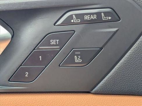 Used 2022 BMW X7 xDrive40i w/ M Sport Package AWD/4WD image 9