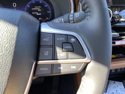 New 2026 Toyota Highlander Platinum AWD/4WD image 14