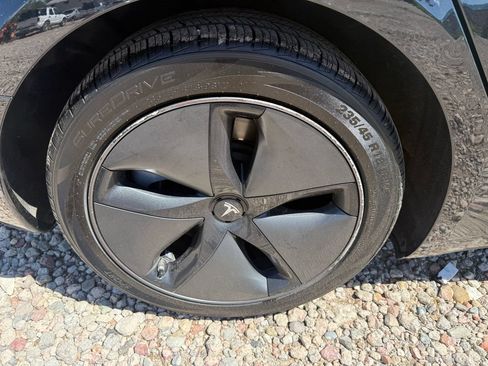 Used 2018 Tesla Model 3 Long Range AWD/4WD image 11