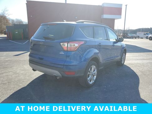 Used 2017 Ford Escape SE w/ Equipment Group 201A image 4