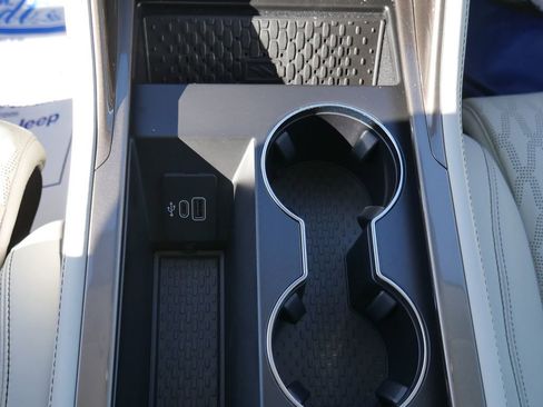 Used 2025 Lincoln Nautilus Black Label image 35