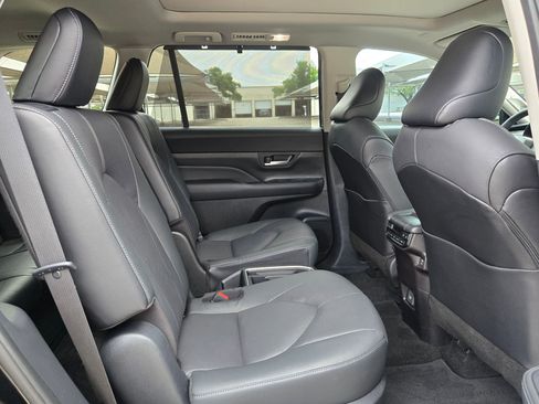 Used 2025 Toyota Grand Highlander AWD image 26