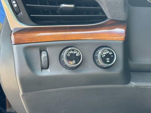 Used 2019 Cadillac Escalade Luxury AWD/4WD image 19