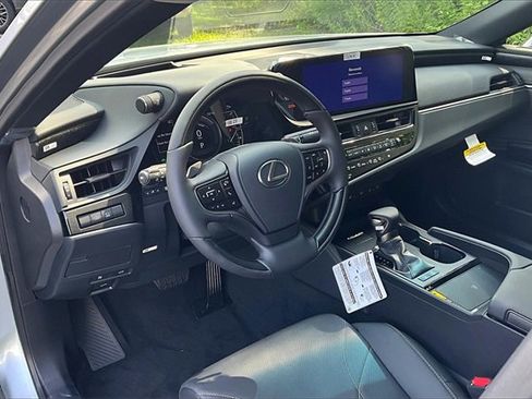 New 2025 Lexus ES 300h w/ Luxury Package image 6