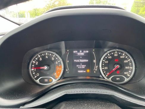 Used 2016 Jeep Renegade Latitude FWD image 15