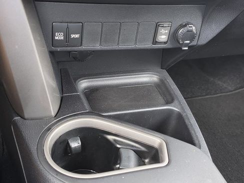 Used 2018 Toyota RAV4 XLE w/ Plus Extra Value Package FWD image 17