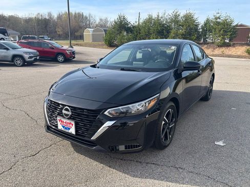 Used 2025 Nissan Sentra SV image 4