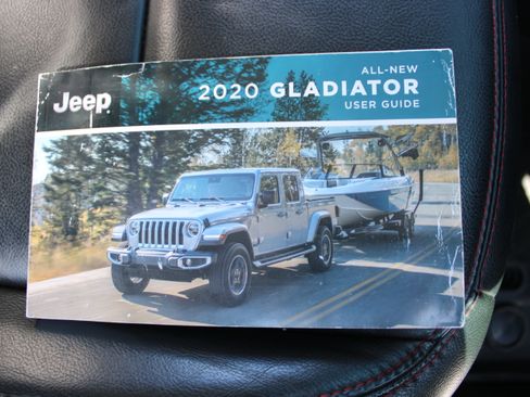 Used 2022 Jeep Gladiator Rubicon w/ LED Lighting Group AWD/4WD image 23