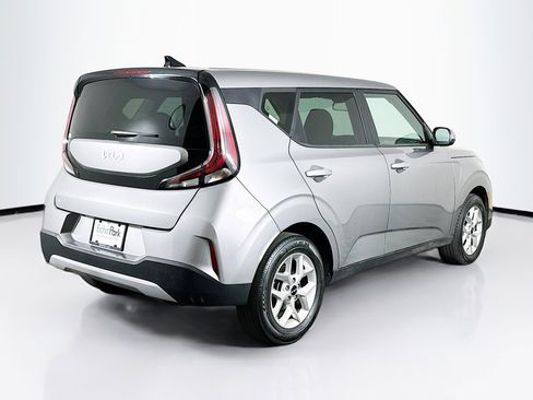 Used 2025 Kia Soul LX w/ LX Technology Package FWD image 9