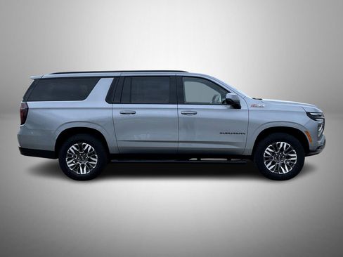 Used 2025 Chevrolet Suburban Z71 AWD/4WD image 4