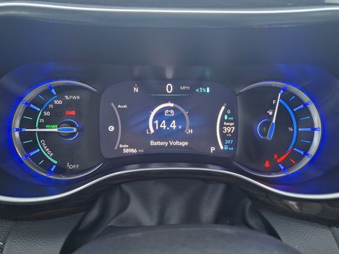 Used 2023 Chrysler Pacifica Limited FWD image 12