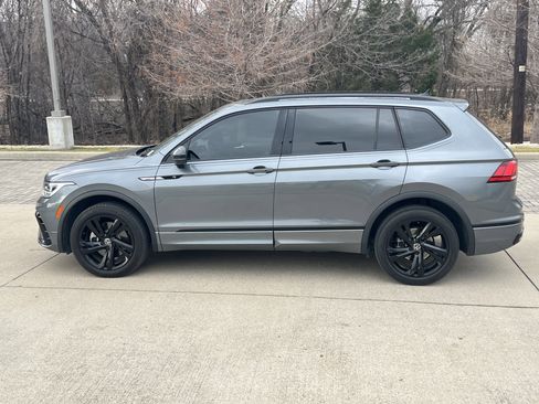 Certified 2023 Volkswagen Tiguan SE R-Line image 7