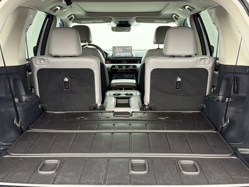 Used 2025 Honda Pilot Touring image 24
