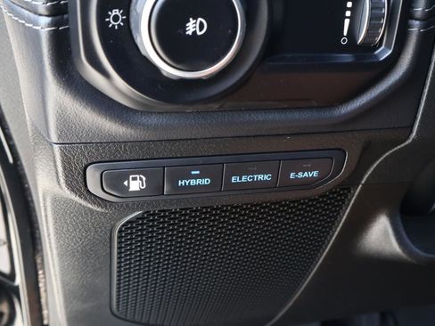 Used 2025 Jeep Wrangler Unlimited Rubicon 4xe w/ Convenience Group AWD/4WD image 24