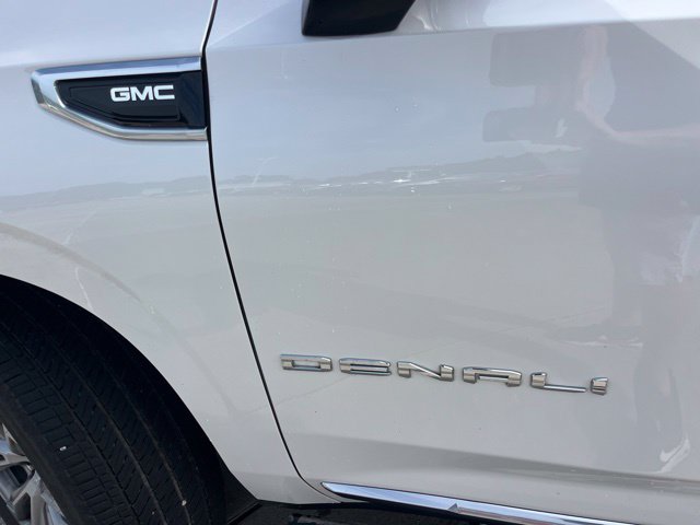 Used 2021 GMC Yukon XL Denali w/ Denali Ultimate Package AWD/4WD image 3