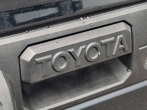 Used 2018 Toyota Tacoma Limited AWD/4WD image 27