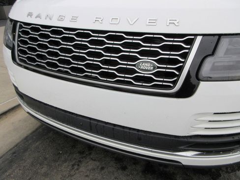 Used 2020 Land Rover Range Rover HSE image 16