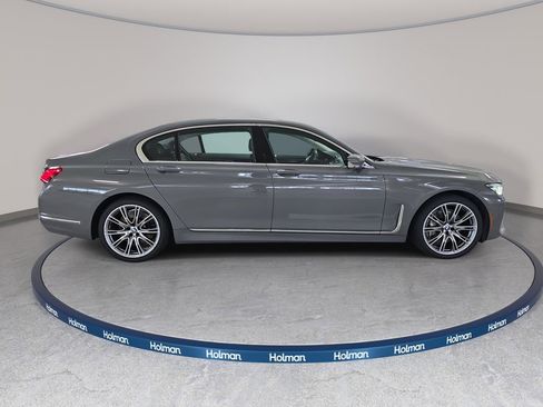 Used 2022 BMW 750i xDrive w/ Luxury Rear Seating Package AWD/4WD image 6