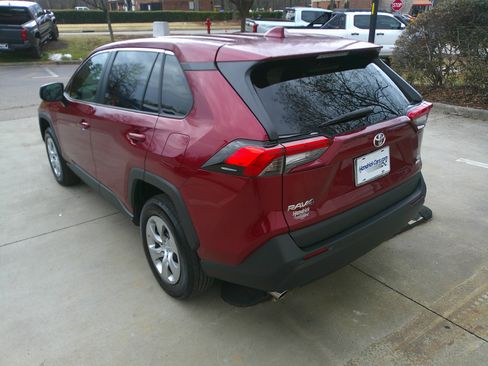 Used 2023 Toyota RAV4 LE image 9