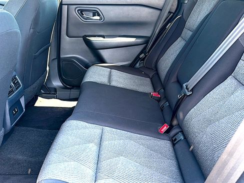 Used 2024 Nissan Rogue SV FWD image 18