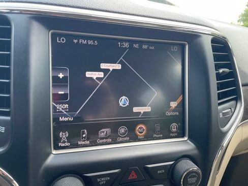 Used 2014 Jeep Grand Cherokee Limited w/ Trailer Tow Group IV AWD/4WD image 9