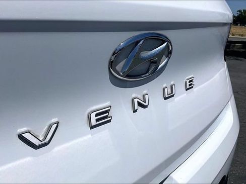 Used 2023 Hyundai Venue SEL FWD image 8