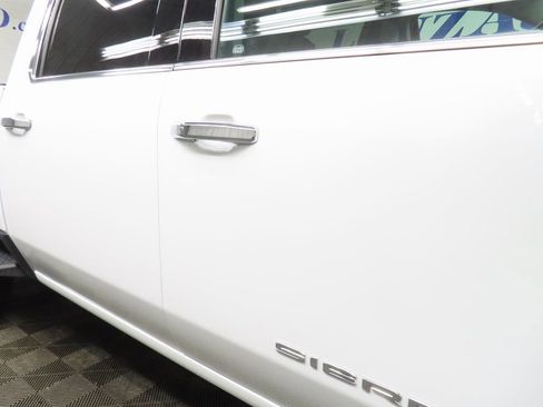 Used 2025 GMC Sierra 2500 SLT w/ SLT Convenience Package image 27