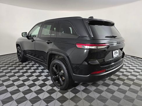 Used 2023 Jeep Grand Cherokee Limited w/ Black Appearance Package image 5