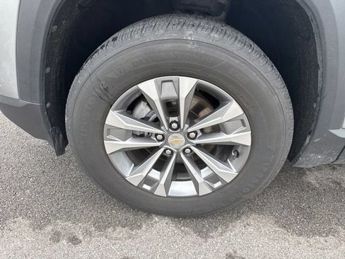 Certified 2025 Chevrolet Equinox LT FWD image 9