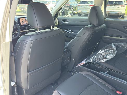 New 2026 Nissan Pathfinder Platinum w/ Cargo Package FWD image 21