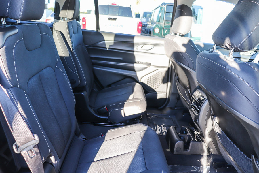 Used 2023 Jeep Grand Cherokee L Laredo RWD image 18