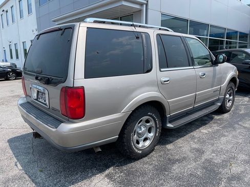 Used 2001 Lincoln Navigator 4WD image 3