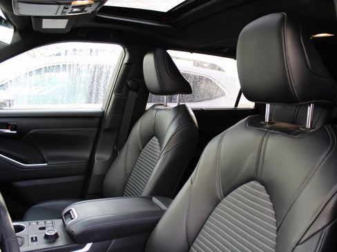 Used 2023 Toyota Highlander XSE image 15