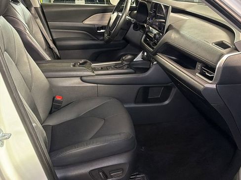 Used 2024 Toyota Grand Highlander AWD Hybrid image 9