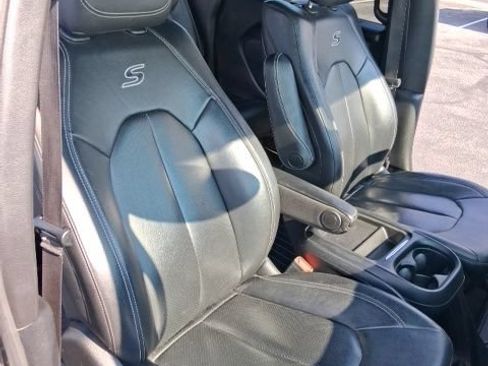 Used 2020 Chrysler Pacifica Touring-L w/ Advanced Safetytec Group AWD/4WD image 28