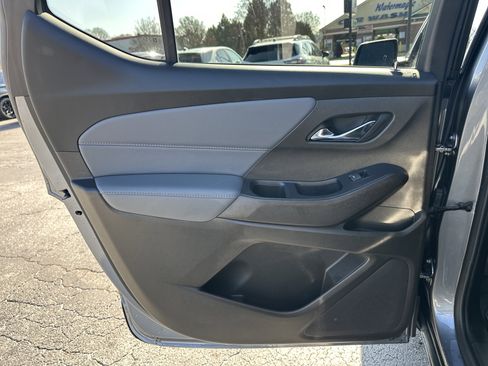 Used 2021 Chevrolet Traverse LT image 22