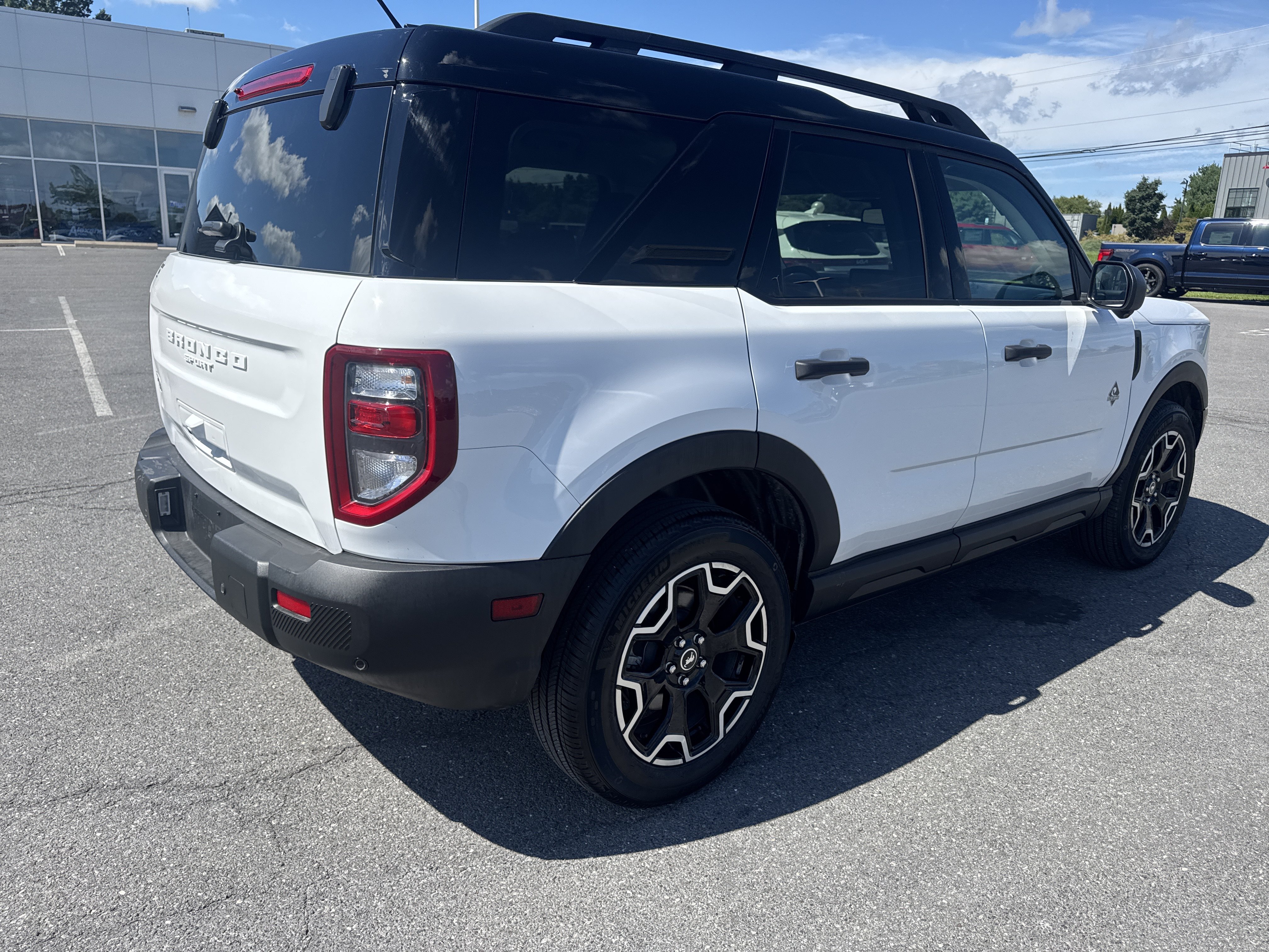 Certified 2026 Ford Bronco Sport Outer Banks w/ Outer Banks Tech Package+ AWD/4WD image 3