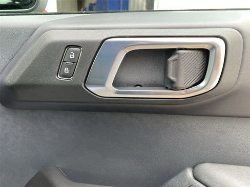 New 2025 Ford Bronco Badlands image 37