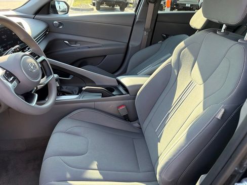 Used 2022 Hyundai Elantra SEL w/ Preferred Accessory Package FWD image 16