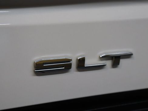 Used 2022 GMC Sierra 1500 SLT w/ SLT Premium Plus Package AWD/4WD image 30