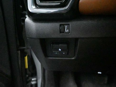 Used 2024 GMC Canyon AT4 w/ Technology Package AWD/4WD image 12