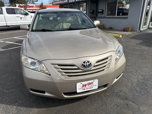 Used 2009 Toyota Camry LE image 12