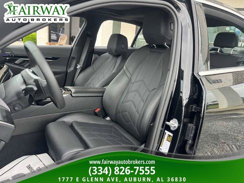 Used 2024 BMW 530i w/ Premium Package image 10