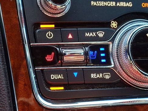 Used 2017 Lincoln Continental Reserve AWD/4WD image 25