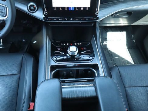 Used 2023 Jeep Wagoneer Series III w/ Rear Seat Video Group 1 AWD/4WD image 28
